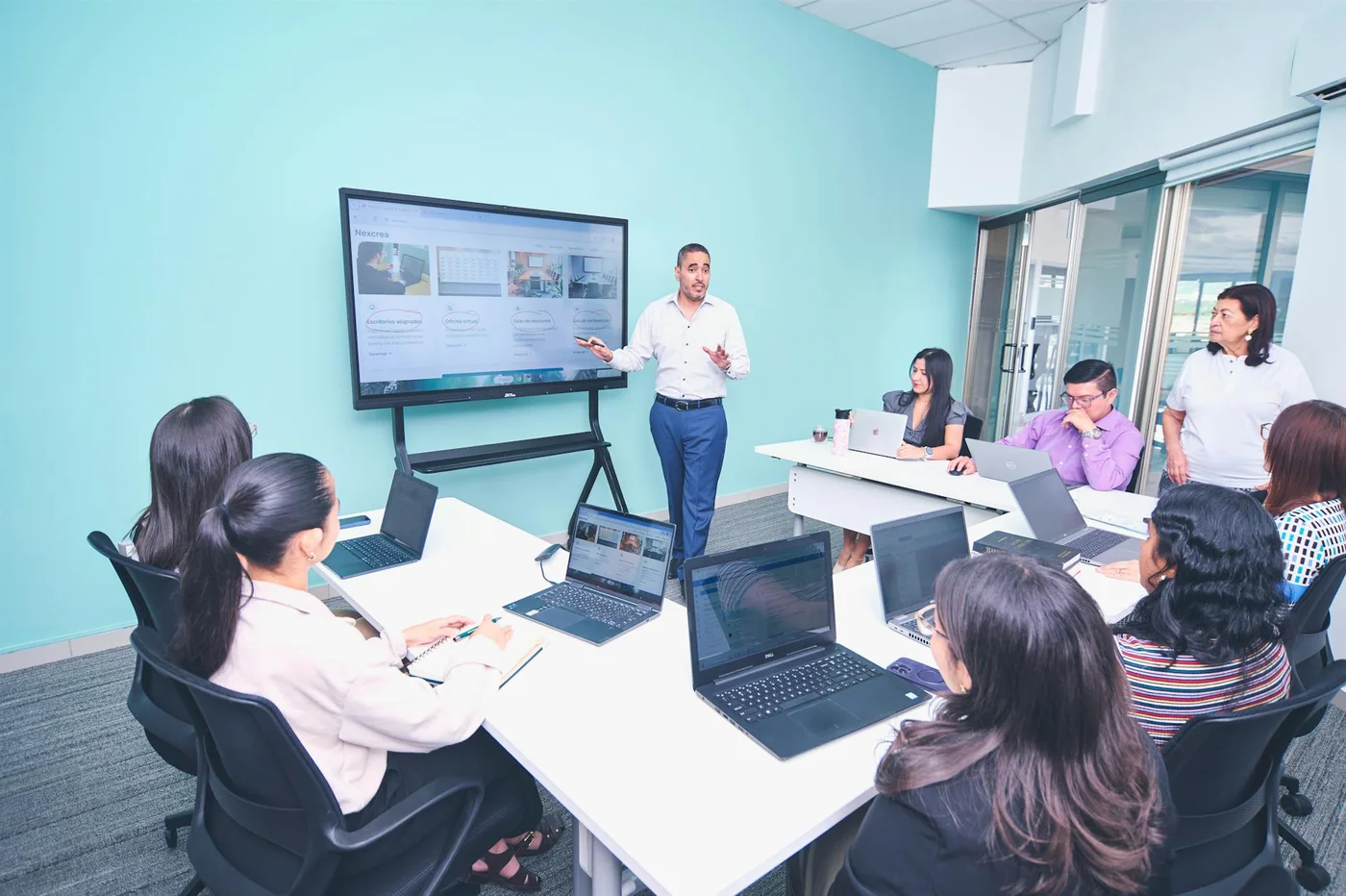 Cómo Clínicas en Colombia Pueden Usar Cloudflare Workers para Automatizar Leads en WhatsApp
