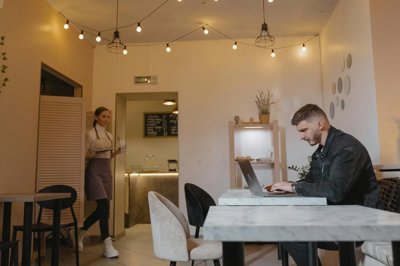 Cómo restaurantes en Colombia pueden usar Cloudflare Workers para ventas por email