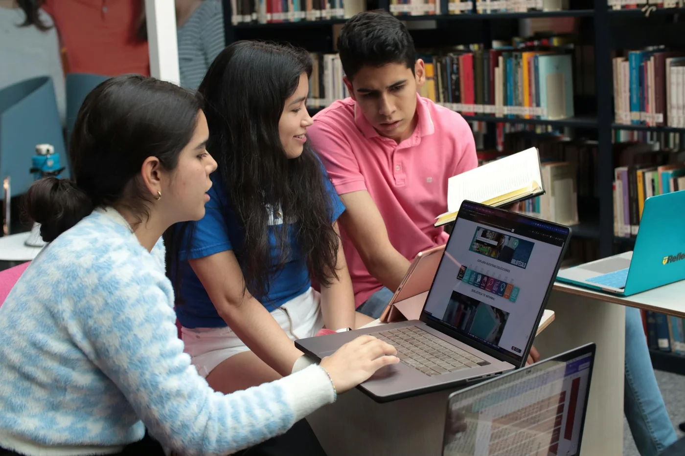 Guía avanzada: IA para educación en Boyacá conectada a CRM y ventas