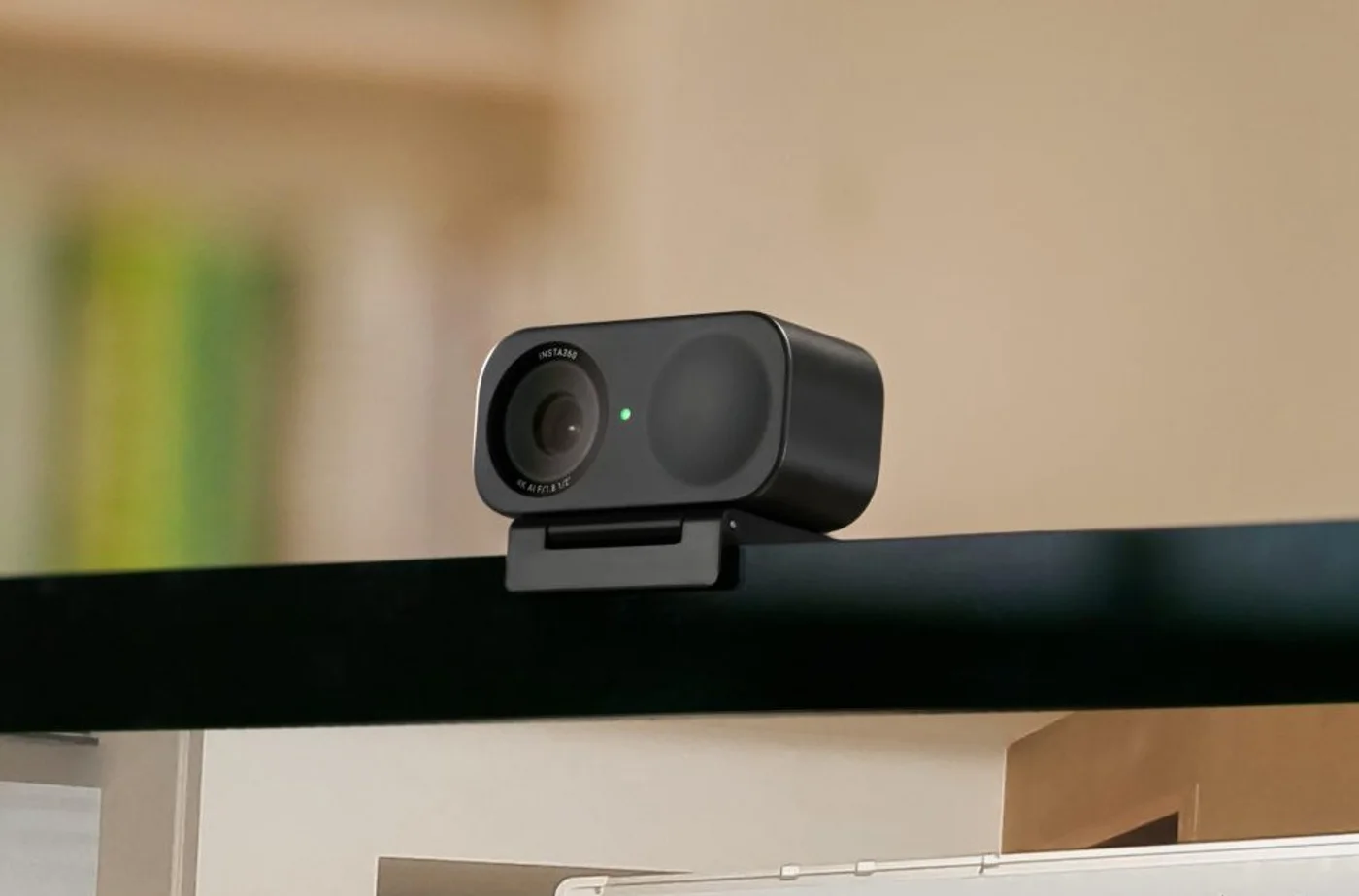 Insta360 Link 2C: Una webcam 4K con IA que mejora tus videollamadas y presentaciones
