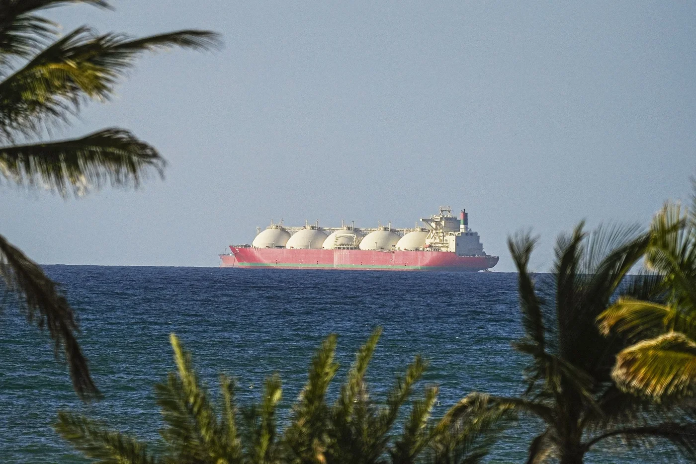 La reapertura del Estrecho de Ormuz: Un alivio inmediato, pero una recuperación lenta para el transporte marítimo global
